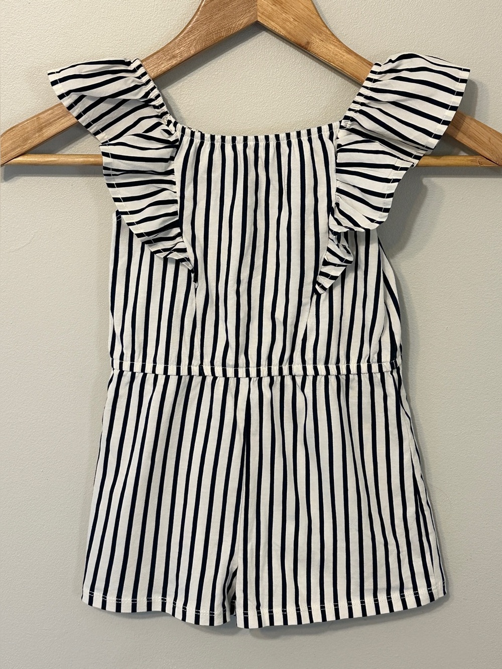 NWOT H&M Girls' Black & White Striped Romper in size 4T